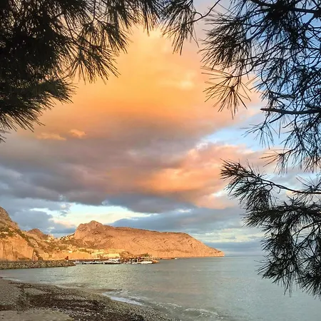 Flying Whale アパート アルテア